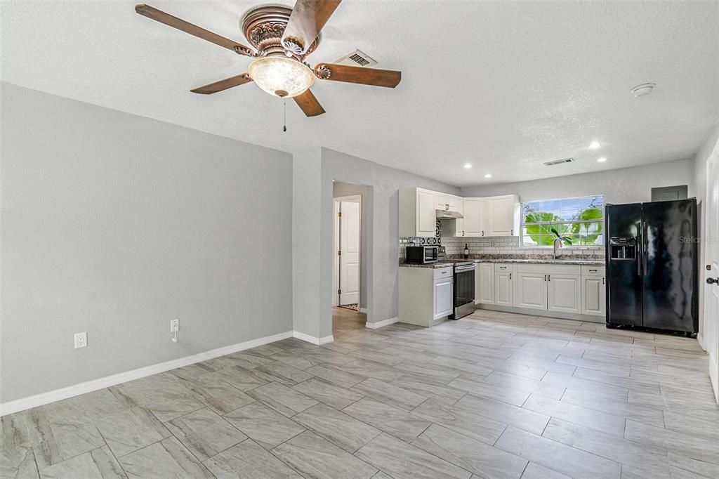 Active With Contract: $235,000 (3 beds, 2 baths, 1038 Square Feet)