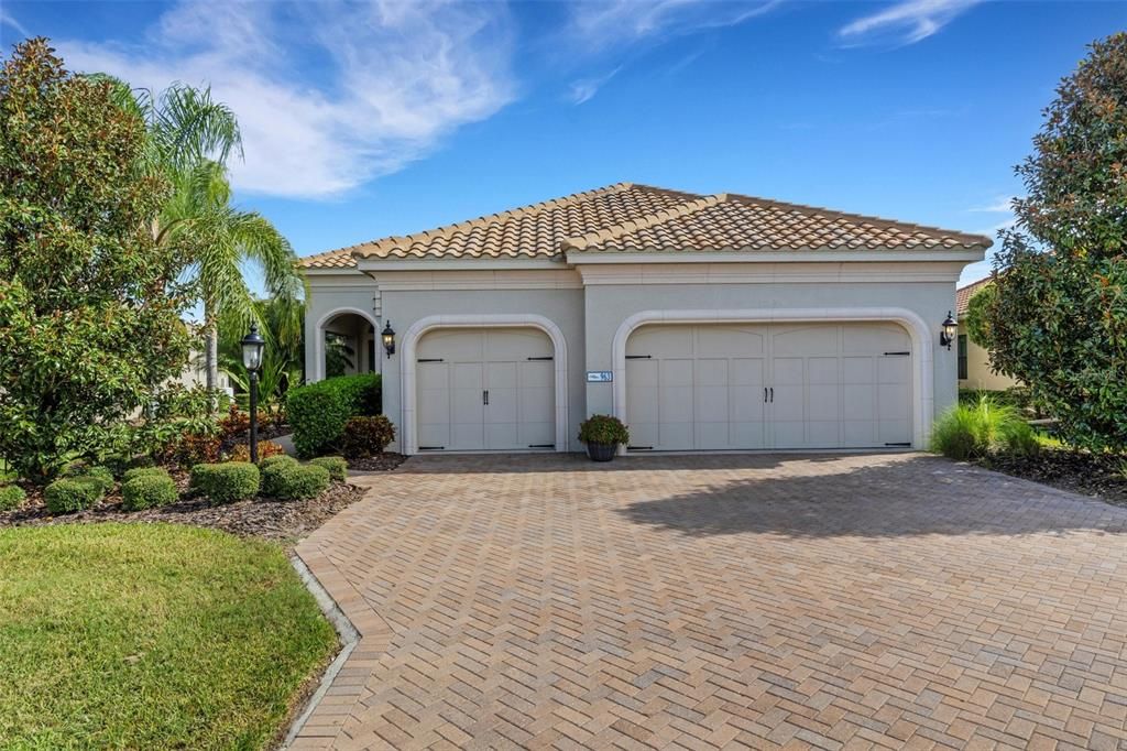 For Sale: $699,000 (3 beds, 2 baths, 2408 Square Feet)