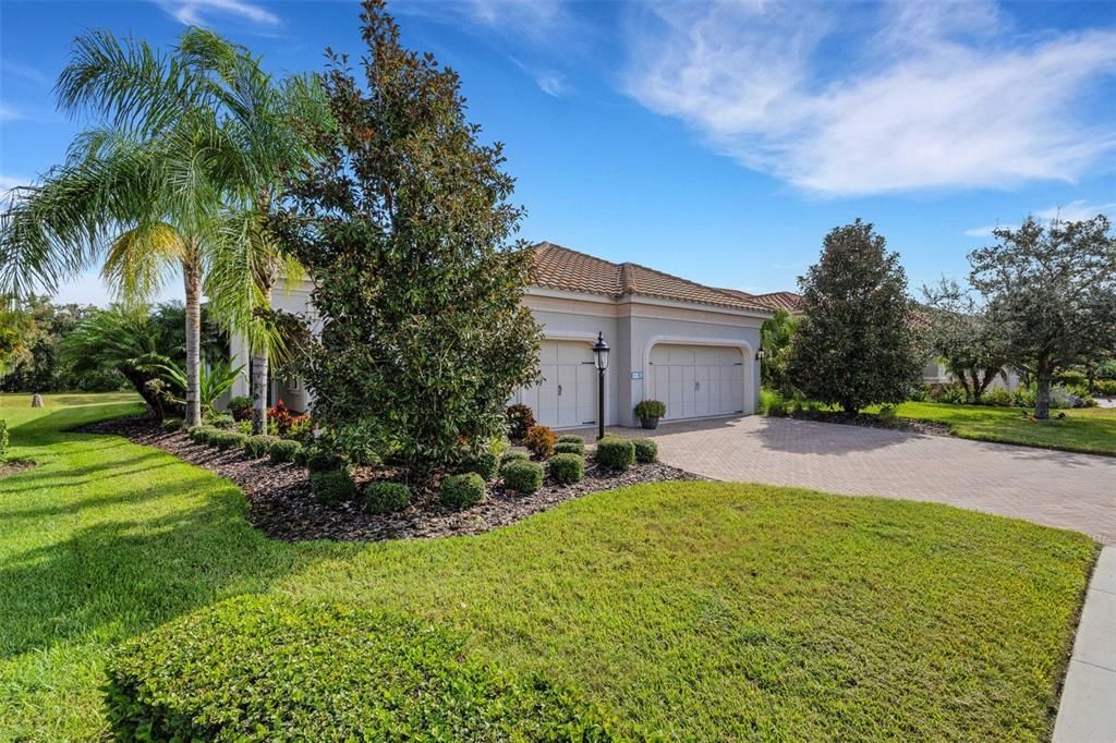 For Sale: $699,000 (3 beds, 2 baths, 2408 Square Feet)