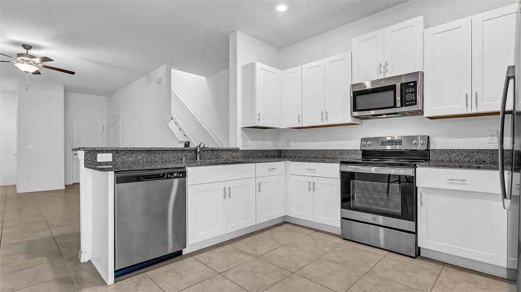 For Rent: $2,195 (3 beds, 2 baths, 1822 Square Feet)