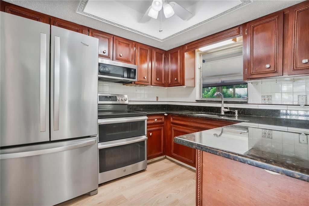 For Sale: $148,800 (1 beds, 1 baths, 848 Square Feet)