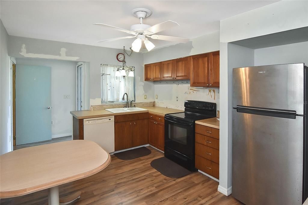 For Sale: $227,000 (3 beds, 1 baths, 1174 Square Feet)