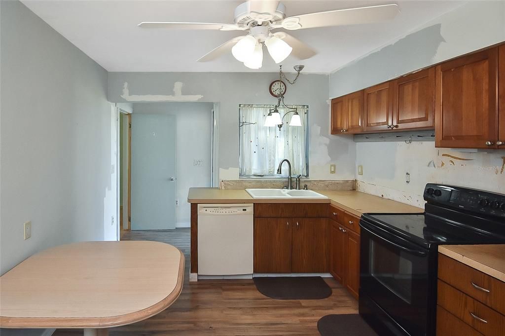 For Sale: $227,000 (3 beds, 1 baths, 1174 Square Feet)