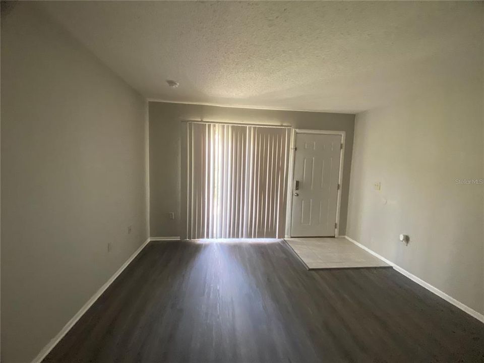 For Sale: $144,900 (1 beds, 1 baths, 765 Square Feet)