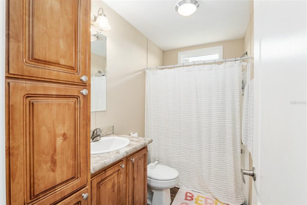 For Sale: $374,900 (3 beds, 2 baths, 1404 Square Feet)