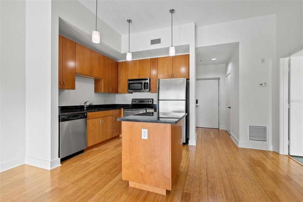 For Sale: $389,000 (1 beds, 1 baths, 726 Square Feet)