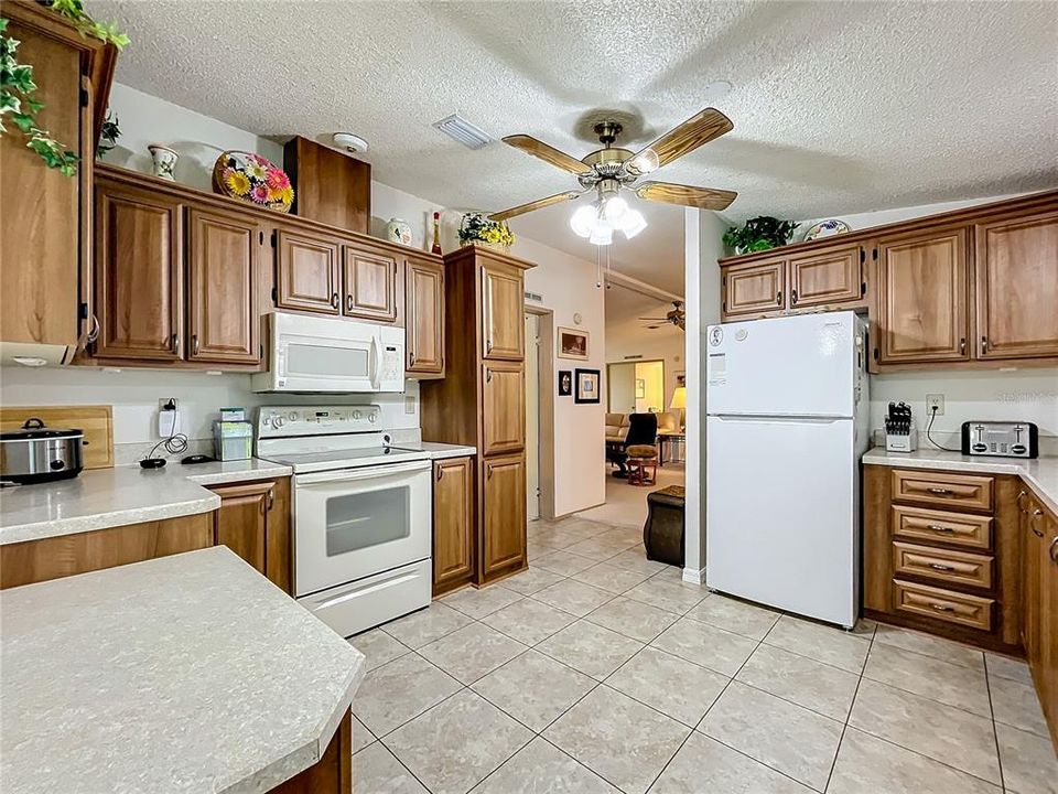 For Sale: $199,800 (3 beds, 2 baths, 1396 Square Feet)