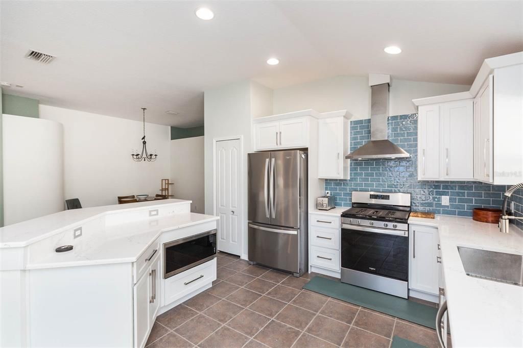 For Sale: $475,000 (3 beds, 2 baths, 1722 Square Feet)