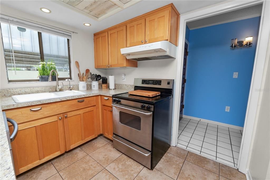 For Sale: $200,000 (2 beds, 2 baths, 1215 Square Feet)