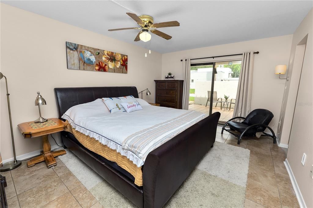 For Sale: $200,000 (2 beds, 2 baths, 1215 Square Feet)