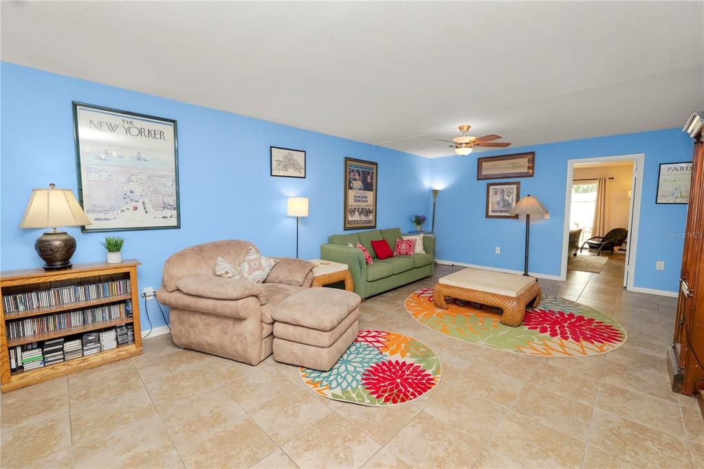 For Sale: $200,000 (2 beds, 2 baths, 1215 Square Feet)