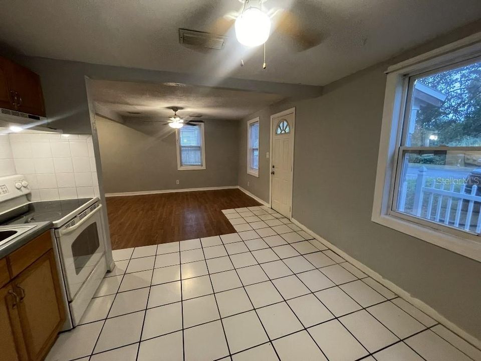 For Sale: $189,900 (2 beds, 2 baths, 748 Square Feet)