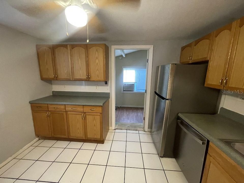 For Sale: $189,900 (2 beds, 2 baths, 748 Square Feet)