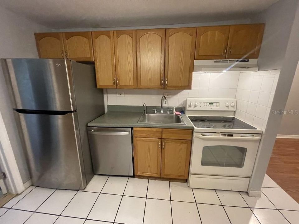 For Sale: $189,900 (2 beds, 2 baths, 748 Square Feet)