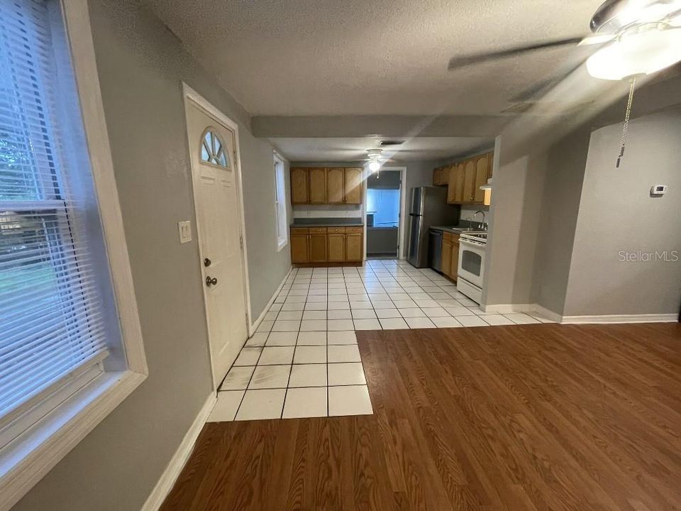 For Sale: $189,900 (2 beds, 2 baths, 748 Square Feet)