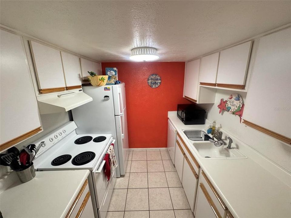 For Sale: $229,000 (1 beds, 1 baths, 787 Square Feet)