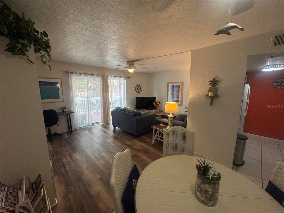 For Sale: $229,000 (1 beds, 1 baths, 787 Square Feet)