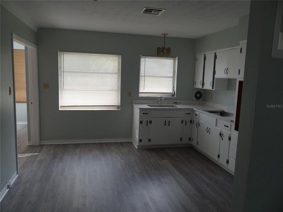 For Rent: $2,200 (2 beds, 1 baths, 840 Square Feet)