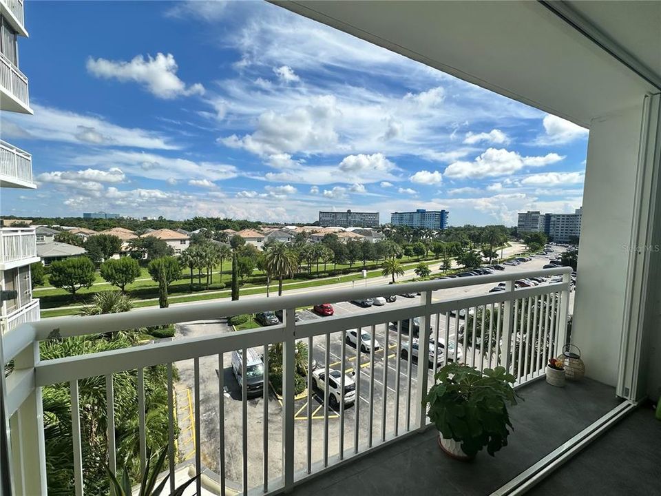 Active With Contract: $175,000 (1 beds, 1 baths, 844 Square Feet)