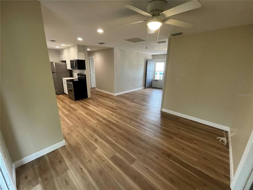 For Rent: $1,600 (2 beds, 2 baths, 892 Square Feet)