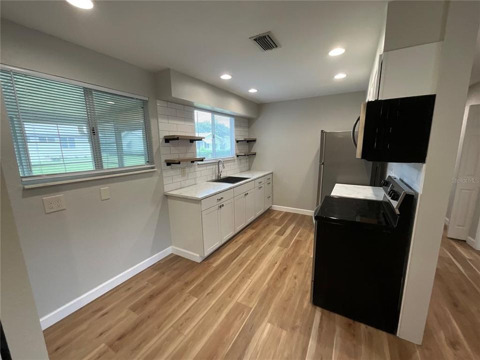 For Rent: $1,600 (2 beds, 2 baths, 892 Square Feet)