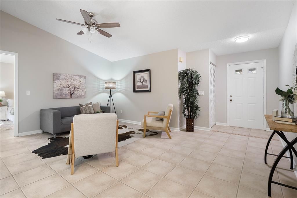 For Sale: $244,900 (2 beds, 2 baths, 1081 Square Feet)