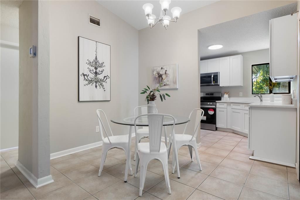 For Sale: $244,900 (2 beds, 2 baths, 1081 Square Feet)