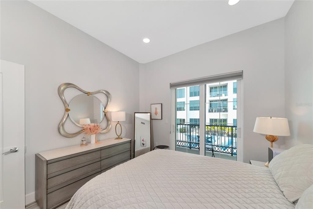 For Sale: $675,000 (1 beds, 1 baths, 752 Square Feet)