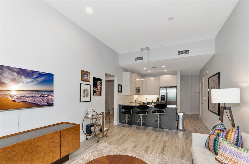 For Sale: $675,000 (1 beds, 1 baths, 752 Square Feet)