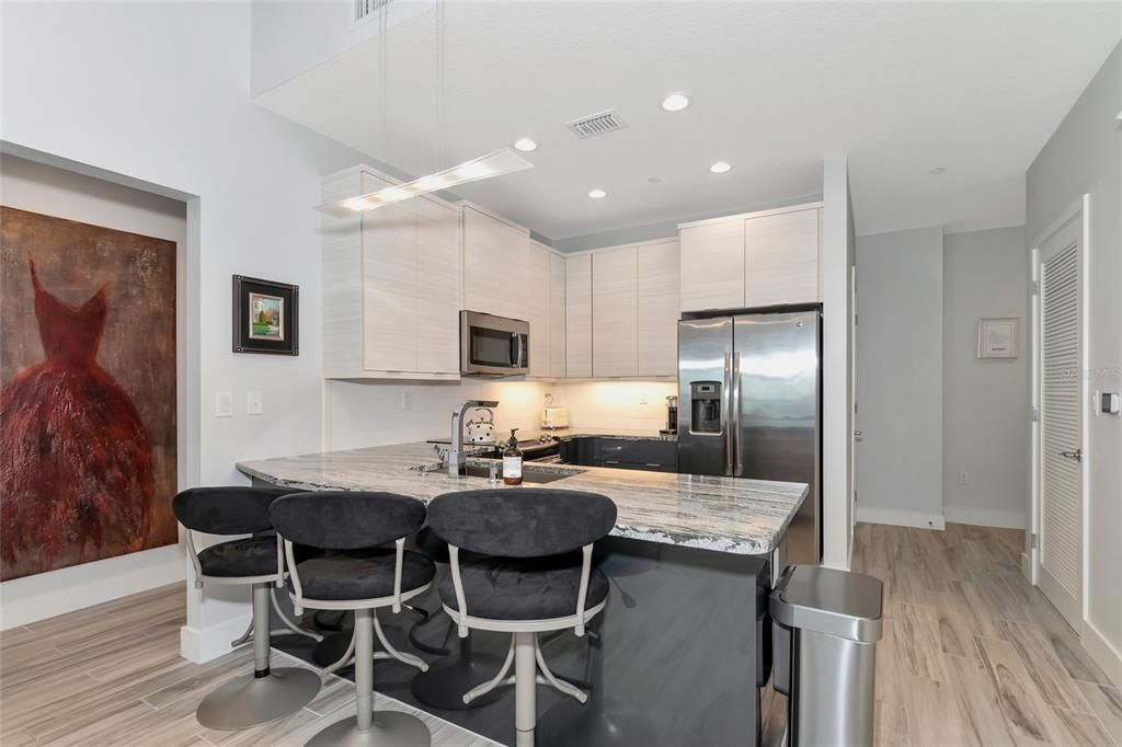 For Sale: $675,000 (1 beds, 1 baths, 752 Square Feet)