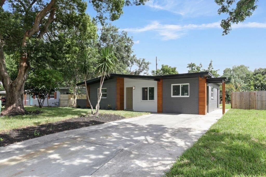 For Sale: $449,900 (3 beds, 2 baths, 1290 Square Feet)