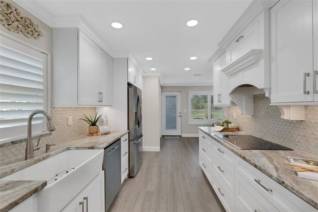 This dream of a kitchen has been beautifully updated with new appliances, solid wood cabinets, and stone countertops in 2022~