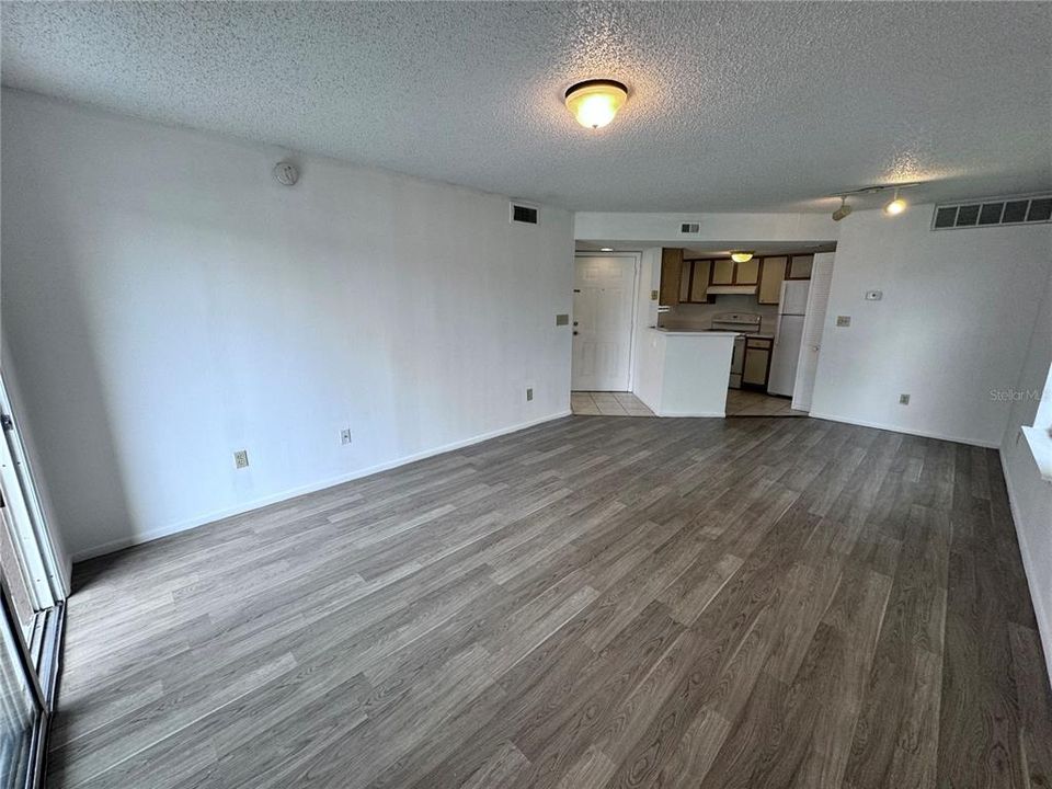 For Sale: $139,000 (1 beds, 1 baths, 660 Square Feet)