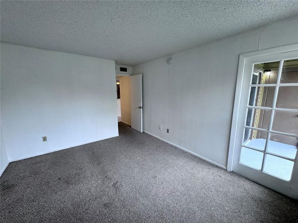 For Sale: $139,000 (1 beds, 1 baths, 660 Square Feet)