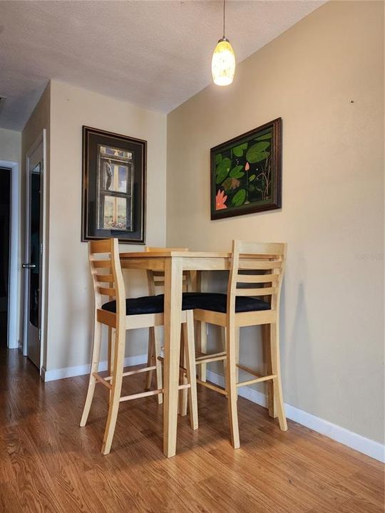 For Rent: $1,200 (1 beds, 1 baths, 704 Square Feet)