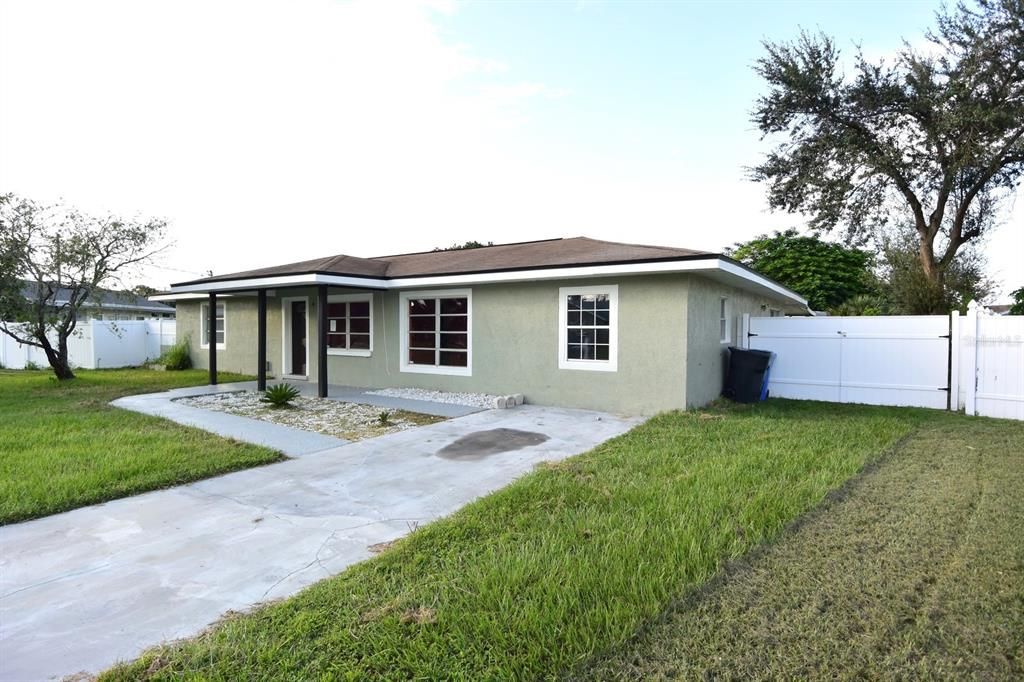 For Sale: $259,900 (4 beds, 2 baths, 1521 Square Feet)