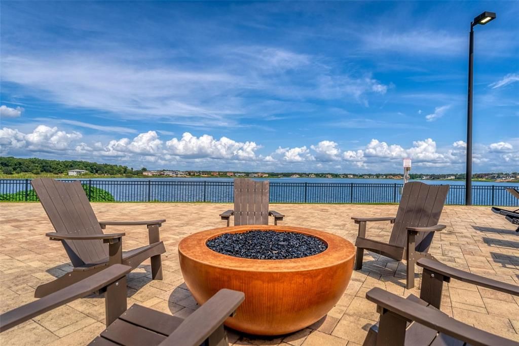 Firepit for evenings by the lake