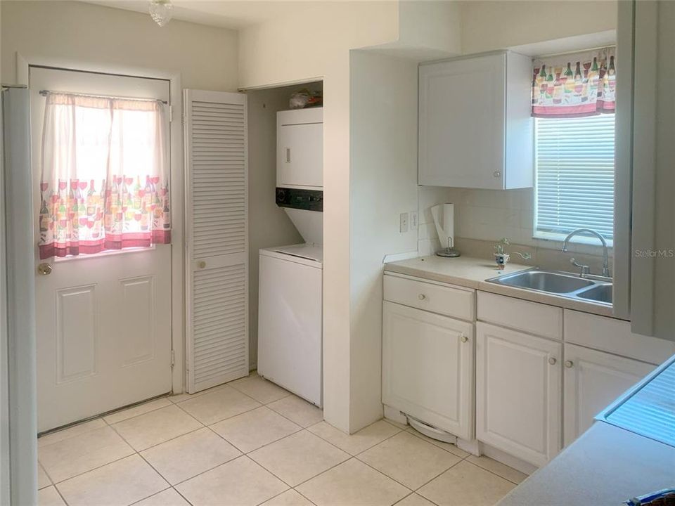 For Sale: $409,000 (0 beds, 0 baths, 864 Square Feet)