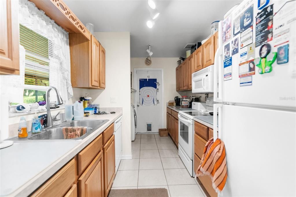 For Sale: $299,900 (2 beds, 2 baths, 1305 Square Feet)