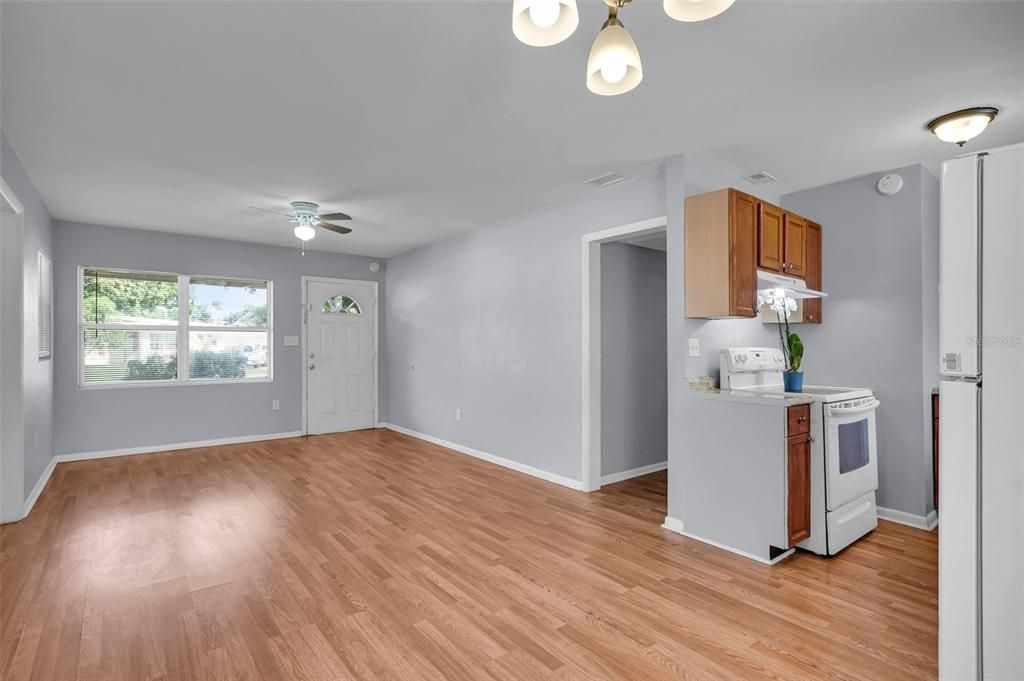 For Sale: $280,000 (3 beds, 1 baths, 1085 Square Feet)