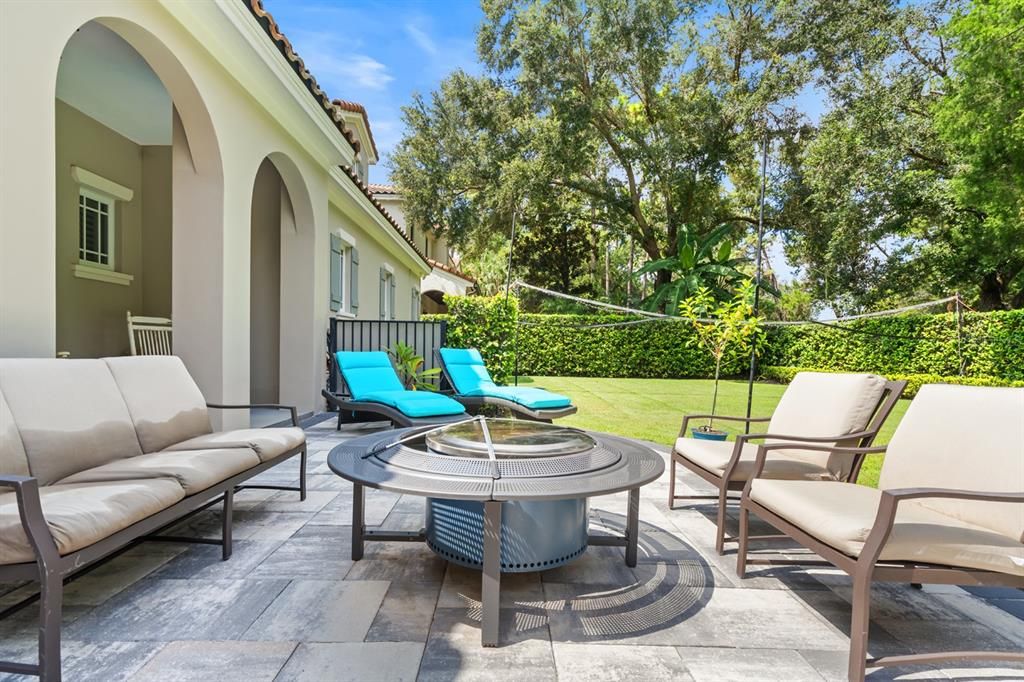 For Sale: $1,850,000 (4 beds, 4 baths, 3945 Square Feet)