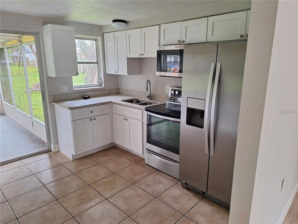 For Rent: $1,700 (2 beds, 1 baths, 728 Square Feet)