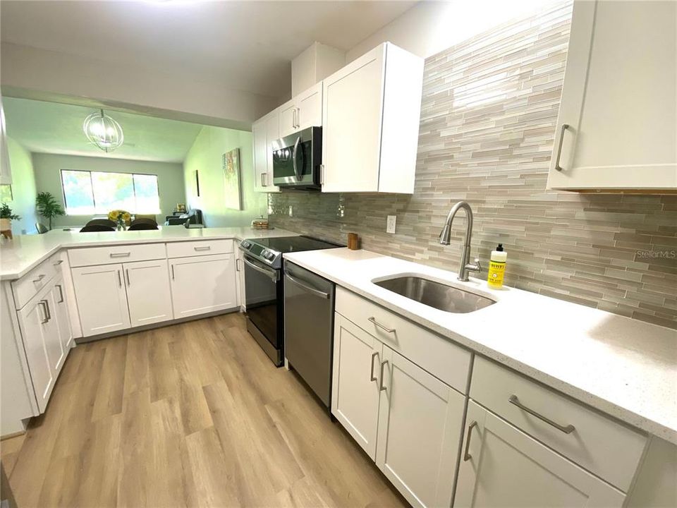 For Sale: $269,000 (2 beds, 2 baths, 1304 Square Feet)