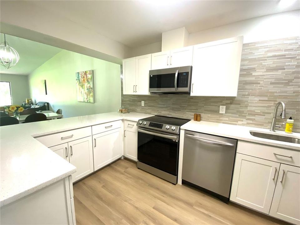 For Sale: $269,000 (2 beds, 2 baths, 1304 Square Feet)