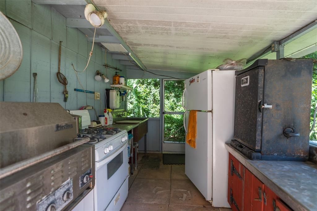 For Sale: $192,000 (2 beds, 1 baths, 780 Square Feet)