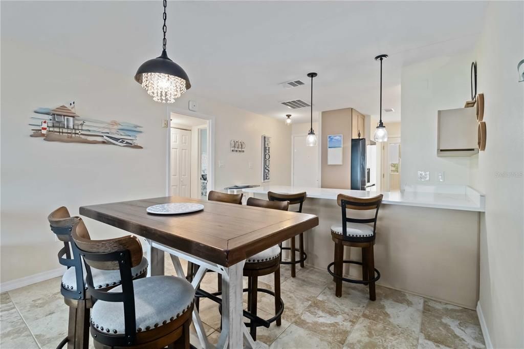 For Sale: $349,900 (2 beds, 2 baths, 988 Square Feet)