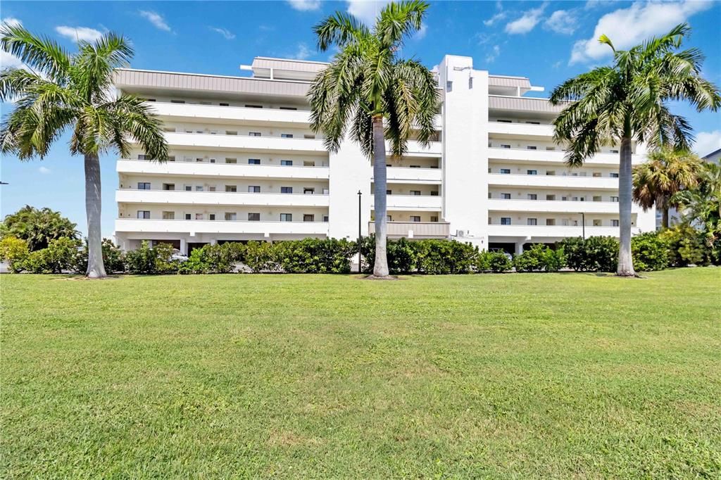 En Venta: $349,900 (2 camas, 2 baños, 988 Pies cuadrados)