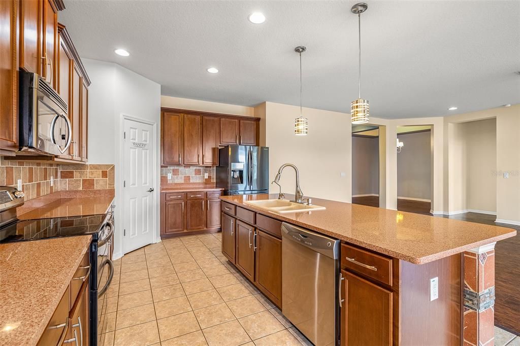 For Sale: $425,000 (4 beds, 2 baths, 2883 Square Feet)