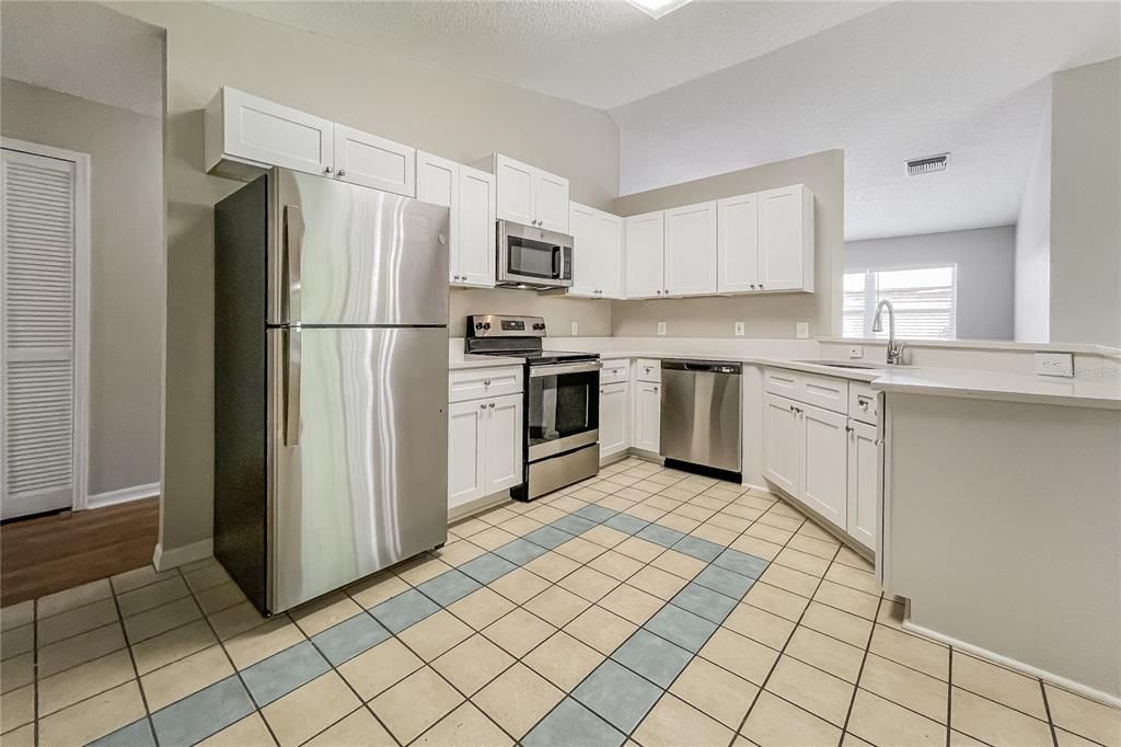 For Rent: $2,140 (4 beds, 2 baths, 1502 Square Feet)