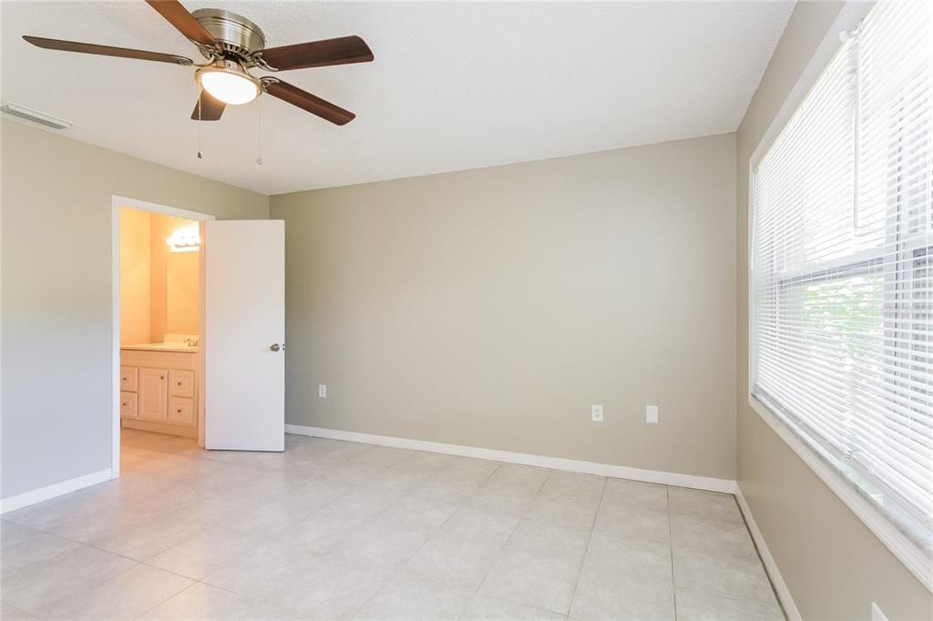 For Rent: $2,075 (3 beds, 2 baths, 1828 Square Feet)